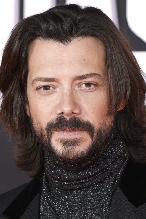 Álvaro Morte tüm dizileri dizigom'da