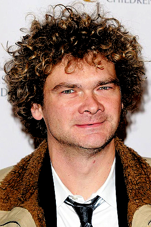Simon Farnaby tüm dizileri dizigom'da
